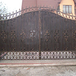 кованые ворота вид снаружи